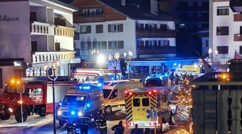 אסון באתר סקי בשווייץ: עשרות נהרגו וכ-100 נפצעו מפיצוץ