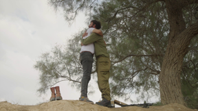 שני חיבוקים
