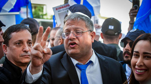 פגישה סוערת בין בן גביר לתושבי ת"א: "המשטרה אומרת שאין פה הטרדות"