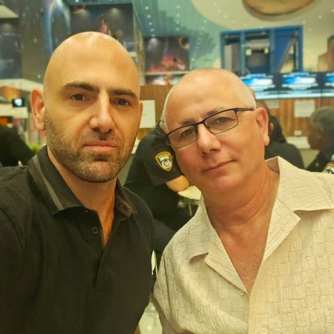 מימין: רס