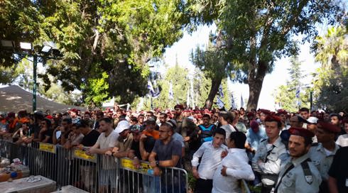 אלפים בהלוויתו של דויד שנפל בג'נין, אביו ספד: "ילד שכולו נשמה, תמיד תהיה בליבנו"