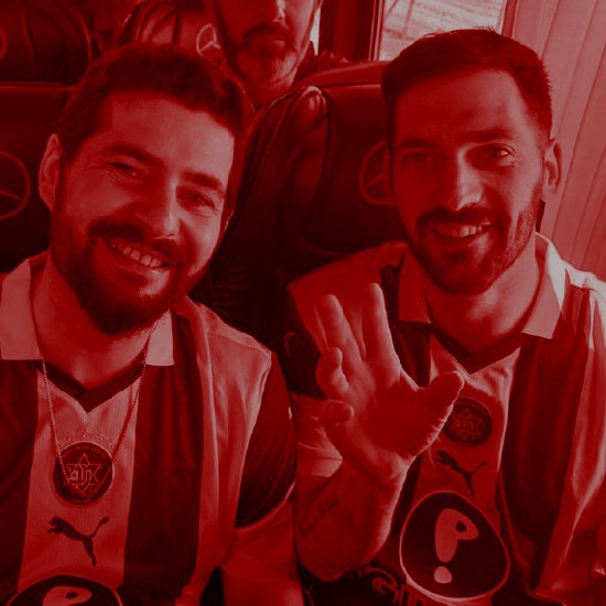 לחלוף מעל מגרש הכדורגל: הצעד הראשון של שורדי השבי בחזרה לחיים