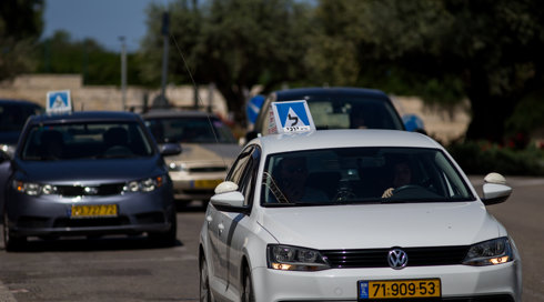 פחות שיעורי נהיגה, ביטול הטסט הפנימי והפחתת הטסטים לרכב: ההמלצות שיחסכו לציבור מיליארדים