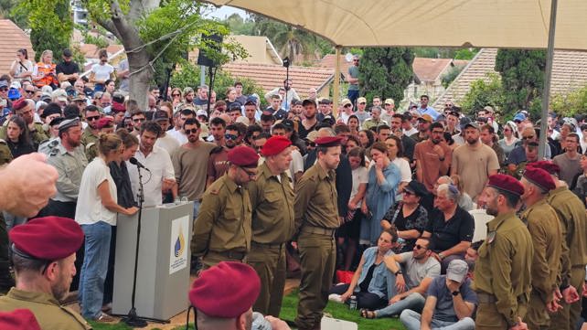 הלווייתו של רס"ן במיל׳ איתמר ספיר בבית העלמין הצבאי ברעננה, 20.05.26