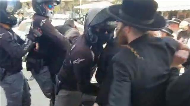 נעצרו שלושה חשודים בהפרות סדר במאה שערים בי-ם. שוטרים שהגיעו למקום לסיורים שגרתיים, הותקפו באבנים וחפצים, 11.06.20