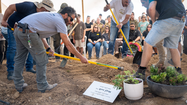 הלווייתו של אילן וייס בקיבוץ בארי, ספטמבר 2025