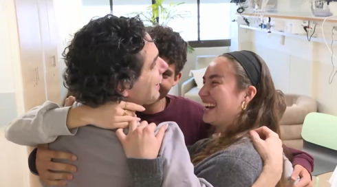 מדינה שלמה חיכתה להם: ירדן ביבס, קית' סיגל ועופר קלדרון חזרו הביתה