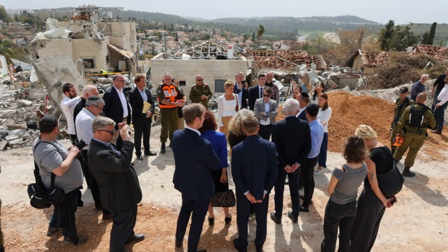 ביקור דיפלומטי רשמי באתר האסון בבית שמש