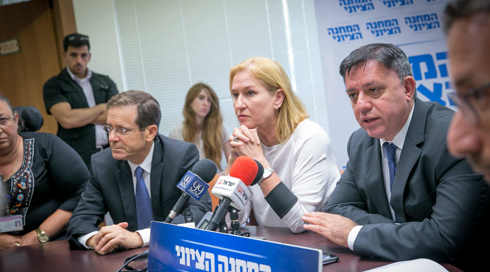 ח"כים במחנה הציוני נגד גבאי: לא מתחייבים להצביע בהמשך נגד חוק הגיוס
