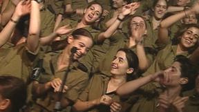 חיילות מתארחות בהופעה, 1998