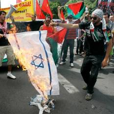 "Hoy el antisemitismo se disfraza de organismo en
