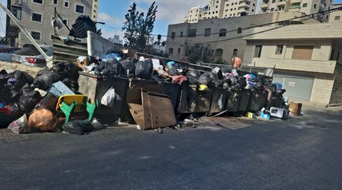 "המצב ממש מפחיד": משאיות הזבל הפסיקו להגיע והאשפה נערמת ברחובות כפר עקב