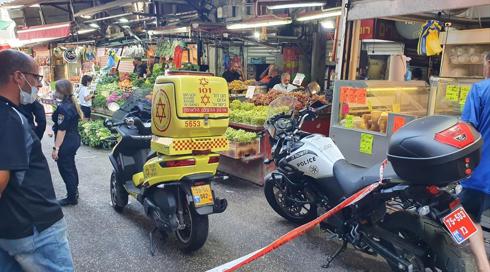 נער בן 16 נדקר בשוק הכרמל, מצבו קשה