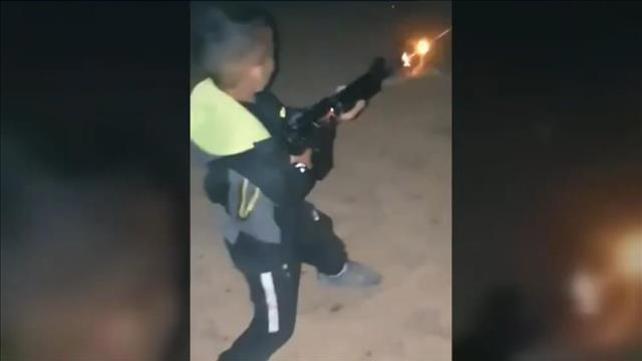 בן 7 יורה ב-M16, מהדורה 2.11.2020
