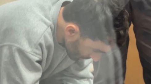הזמר מושיקו מור הואשם בשתי עבירות אונס ובביצוע מעשה סדום