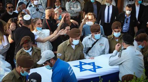 תושבת ראשון לציון בת 41 חשודה בחילול קברו של עמית בן יגאל