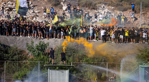 הפועל הביסה את בית"ר; לה פמיליה פרצו לחדר ההלבשה של השחקנים