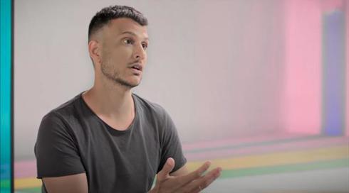 למרות התלונה של נהרי: עזר כלל לא זומן לחקירה במשטרה