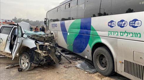 בן 19 נהרג בתאונה בין רכב מסחרי לאוטובוס בצפון