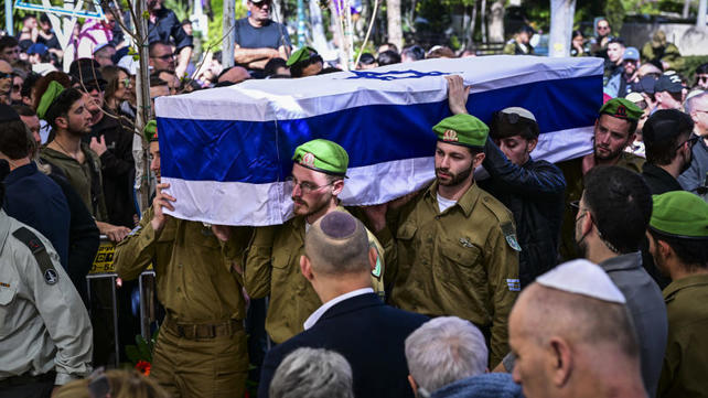 הלווייתו של מקסים אנטיס