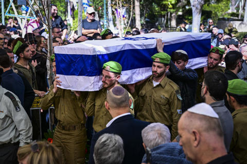 הלווייתו של מקסים אנטיס