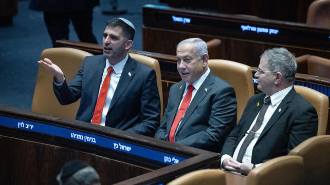 השר יואב קיש, ראש הממשלה בנימין נתניהו והשר שלמה קרעי, פברואר 2025