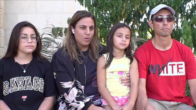 נשארים בבית