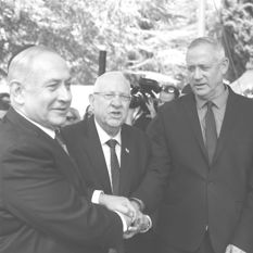 Netanyahu, Rivlin, Gantz shake hands