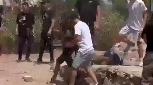 תיעוד קשה מאילת: נערים התקיפו באלימות תלמיד חינוך מיוחד