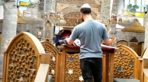 ספר תורה עתיק שהוצא מסוריה במהלך מלחמת האזרחים, יוחזר לבית כנסת בדמשק