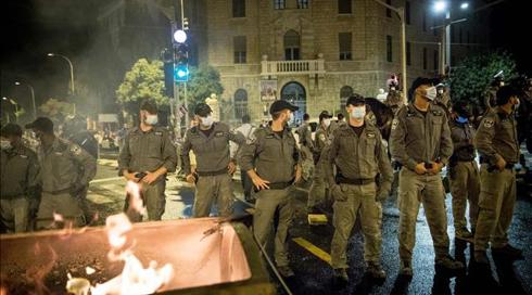 נתניהו על תקיפת העיתונאי בהפגנה מול מעונו: "בושה וחרפה"