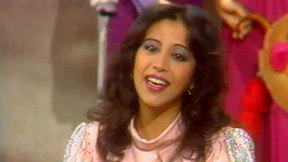 עפרה חזה. 1983
