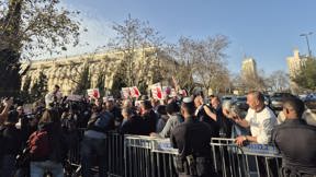 מפגינים נגד האלימות בחברה הערבית מחוץ למשרד ראש הממשלה בירושלים, 08.02.26