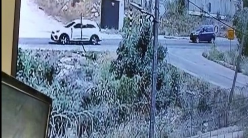 תיעוד הפיגוע בשומרון: המחבלים עוצרים ליד הרכב של מאיר תמרי, יורים - ונמלטים