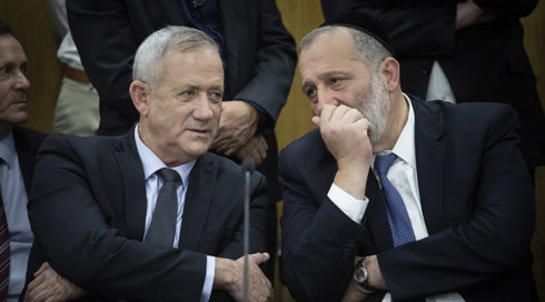 דרעי זעם על סיכול חוק הרבנים: "גנץ לא מכבד את השותפים"