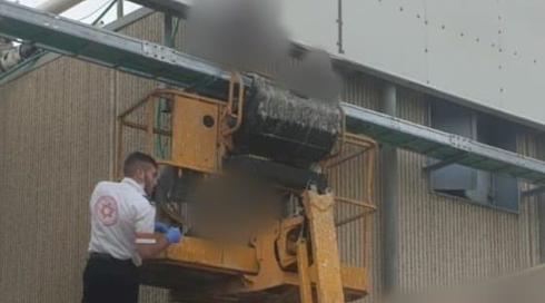 בתוך פחות משעה: שני הרוגים ופצוע בשתי תאונות עבודה