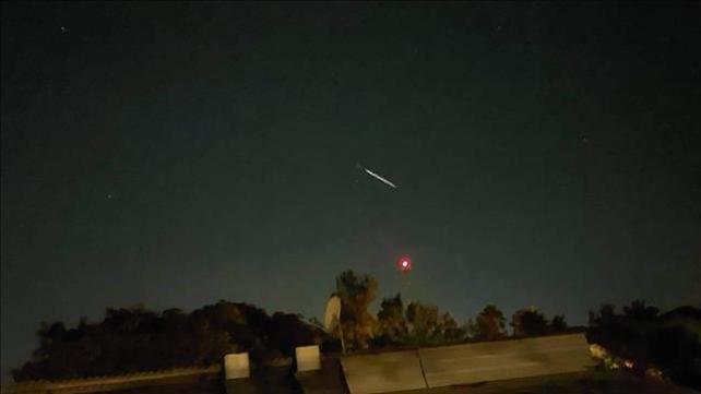 שובל אור מסתורי בשמי הצפון