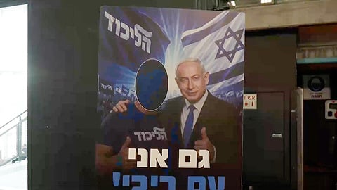ארטיקים ממותגים וג׳ינגלים ב-AI: מאחורי הקלעים של הפריימריז בליכוד
