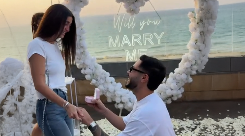 בטבעת שקנה לפני הטבח: שורד השבי אלי-ה כהן התארס לבת זוגו זיו עבוד