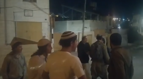 תיעוד: עימותים בין מתנחלים ופלסטינים בשכונה מעורבת בחברון