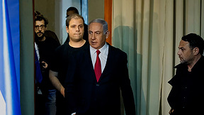 תכסיסים ערמומיים, מיתוג כימין ו-״מכונות הרעל״: כוחם של היועצים הפוליטיים