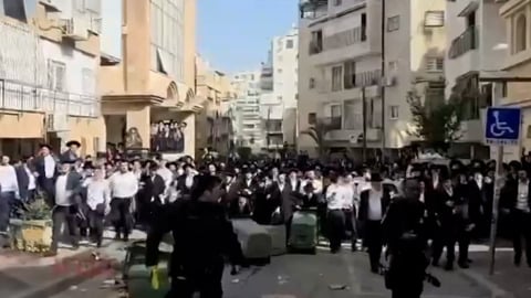 כאוס בבני ברק: חיילות הגיעו לביקור בית של מלש