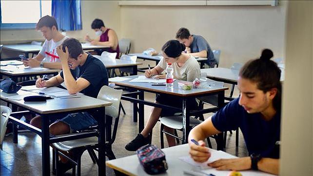 תלמידי תיכון בתל אביב נבנחנים בבגרות במתמטיקה, 29.06.20