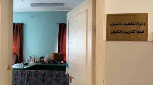 תיעוד משיפא: אמל"ח שאיתר צה"ל בלשכה הסמוכה למנהל ביה"ח