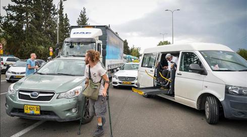 תחקיר: כלי רכב של משרד הביטחון שנועדו לנכי צה"ל שימשו את בעלי החברה המפעילה