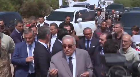 חיזבאללה מאחסן נשק בשדה התעופה? עיתונאים הגיעו לסיור אבל לא ניתנה להם גישה חופשית