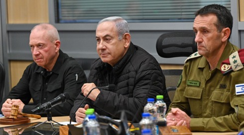 "הבכירים לוחצים על סינוואר להיכנע, נכניס לו כדור בראש": דבריו המלאים של נתניהו בקבינט
