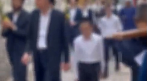 לשכת רה"מ על יריקת החרדים על הצליינים: "ננקוט בצעדים נחרצים"
