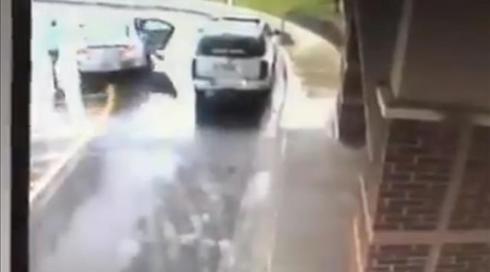 תיעוד דרמטי: ילד בן 8 הציל את אחותו מחטיפה בארה"ב