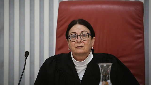 אסתר חיות בבית המשפט
